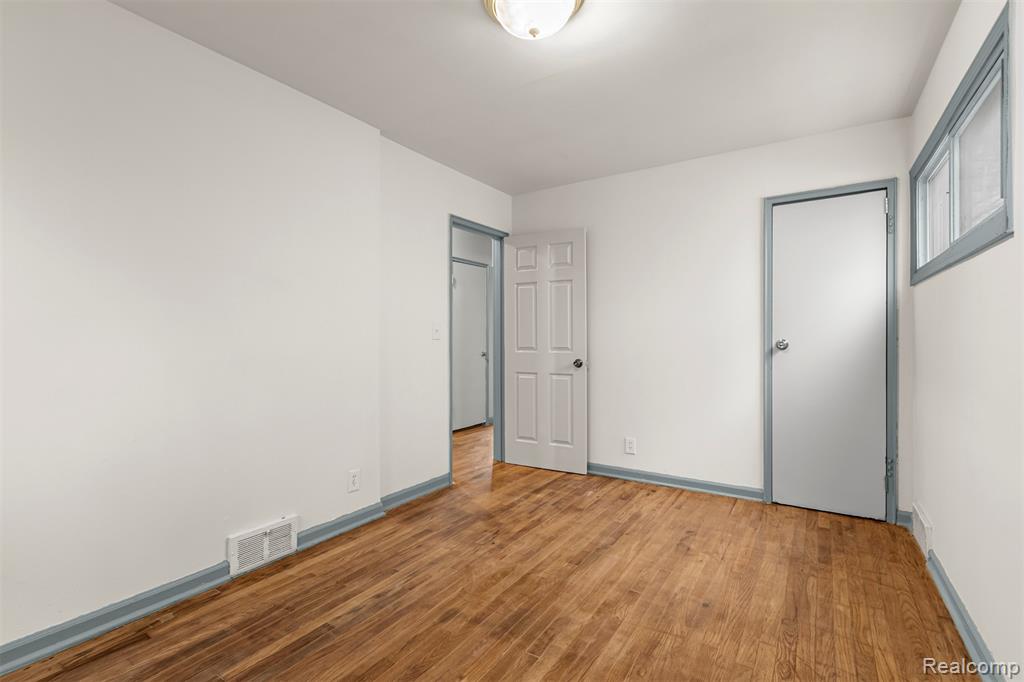 16186 Fenton Street, Detroit, MI 48219 — Photo 18