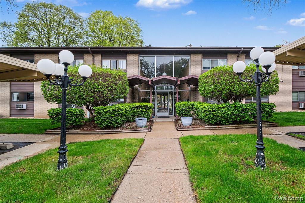995 N Cass Lake Road, 144, Waterford, MI 48328 — front exterior