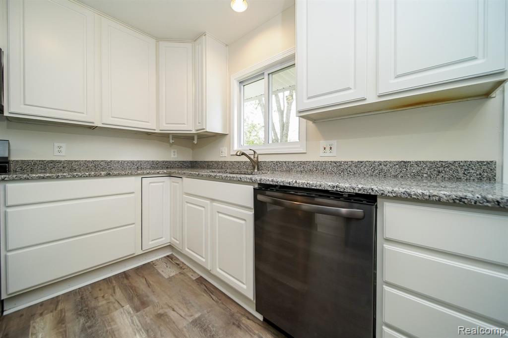 598 COVINGTON Street, South Lyon, MI 48178 — Photo 16