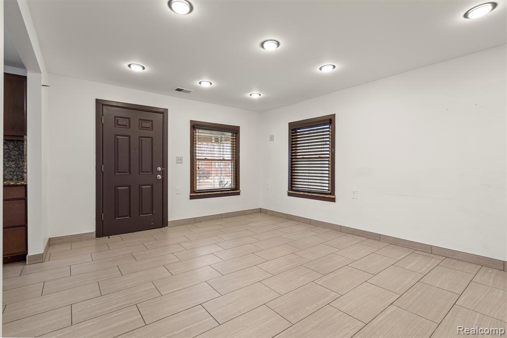 5939 Robindale Avenue, Dearborn Heights, MI 48127 — Photo 7