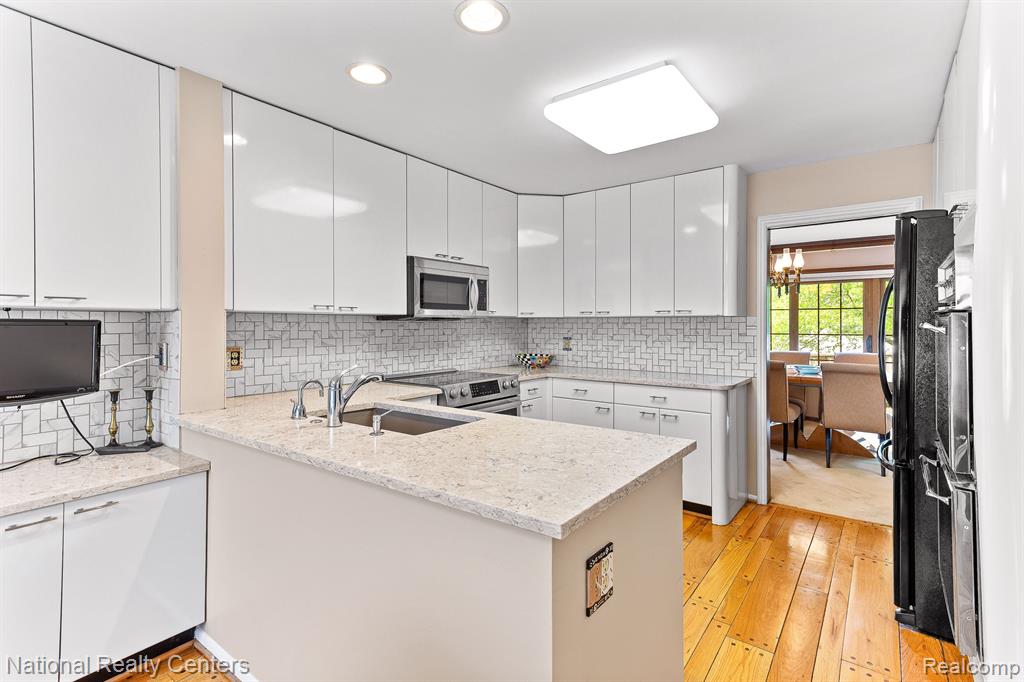 7207 Creeks Bend Drive, West Bloomfield, MI — Photo 16