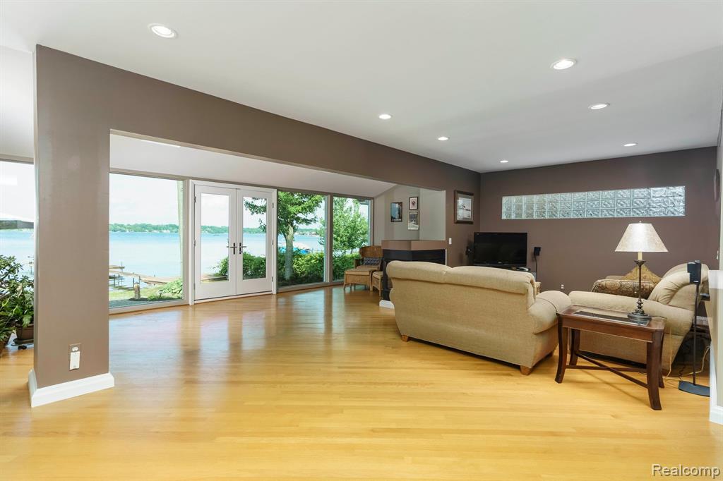 775 Lyle Drive, Waterford, MI 48327 — Photo 23