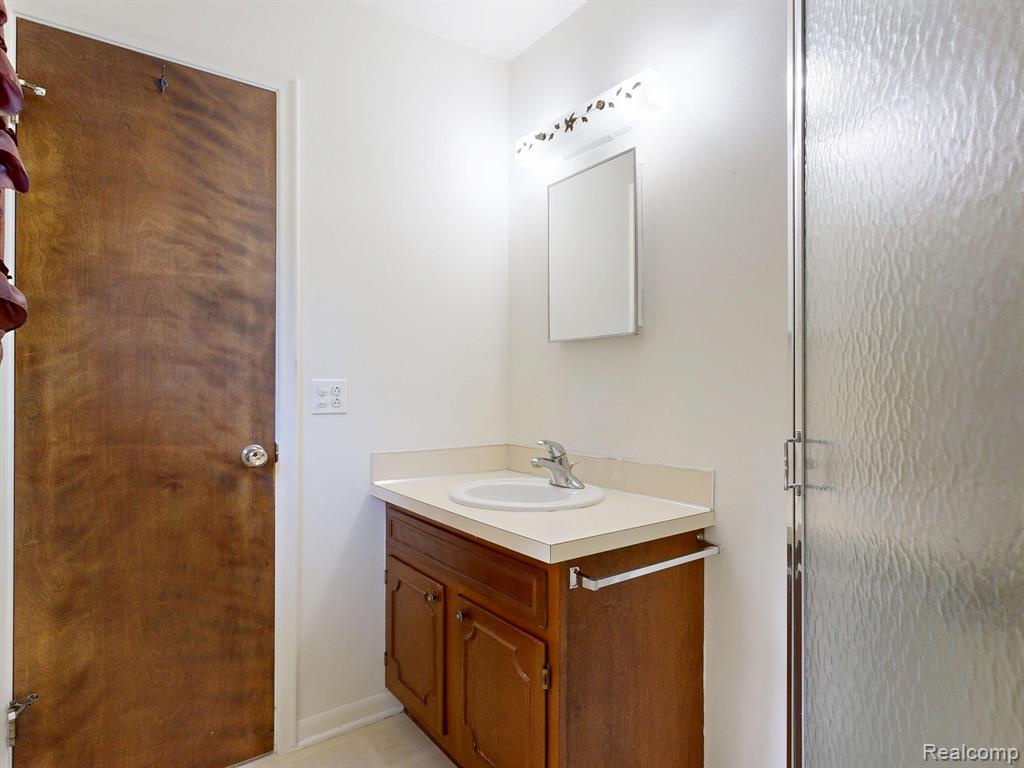 5204 Applewood Drive, Flushing, MI 48433 — Photo 58