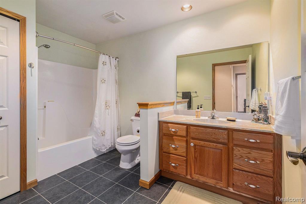 6173 NORTHRIDGE HILLS Drive, Brighton, MI 48116 — Photo 21