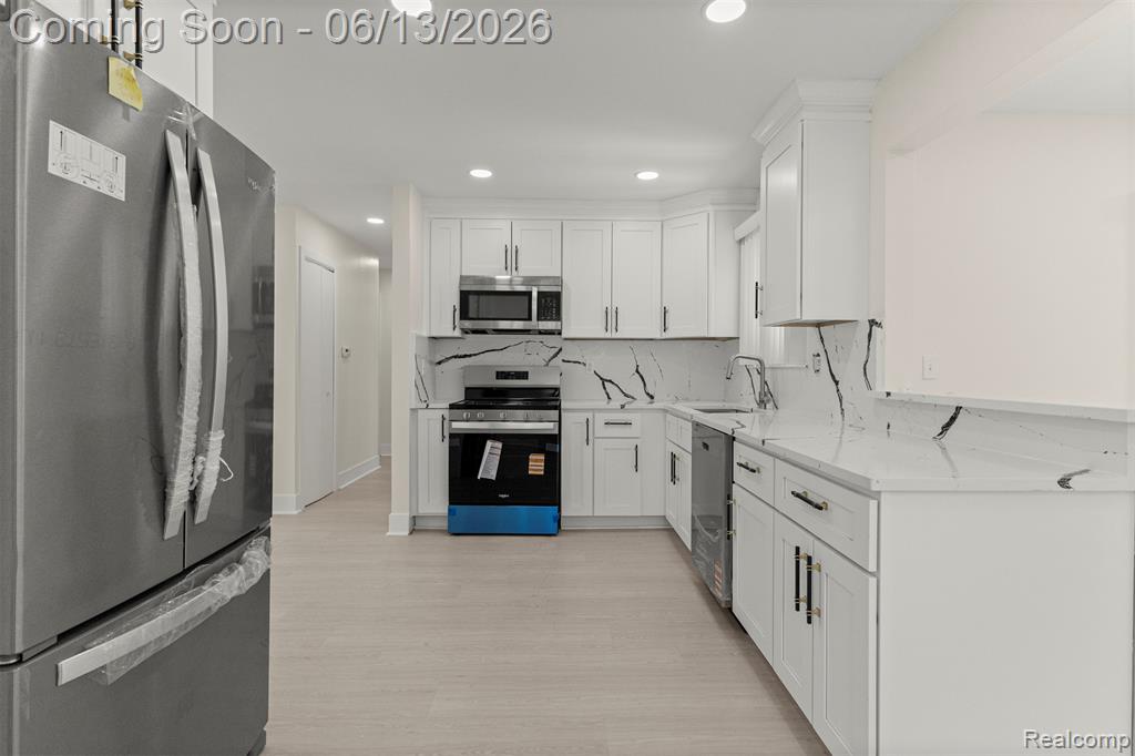 29578 Brown Court, Garden City, MI — Photo 15