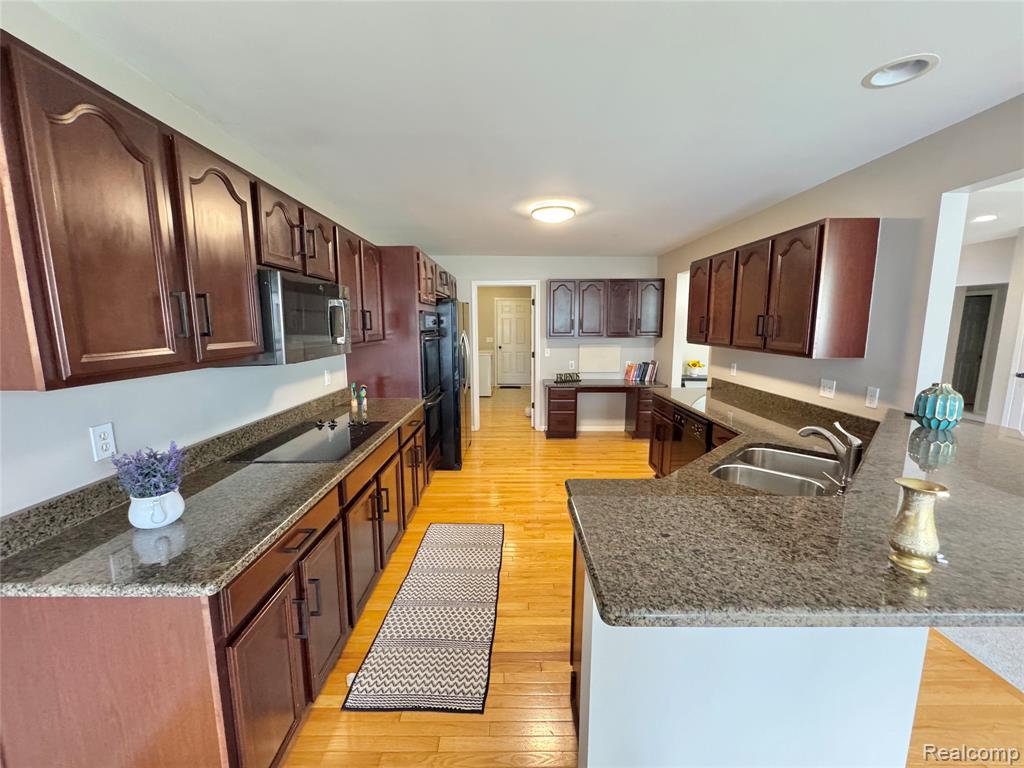 49401 N Glacier, Northville, MI 48168 — Photo 10