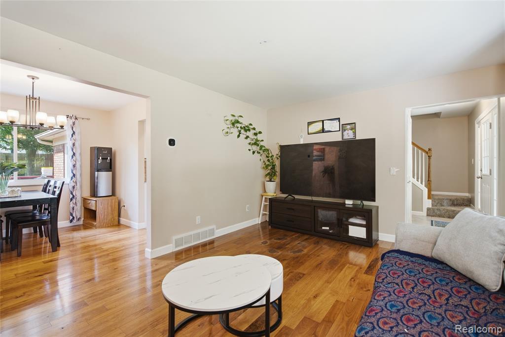 5385 Milane Circle, Clarkston, MI — Photo 10