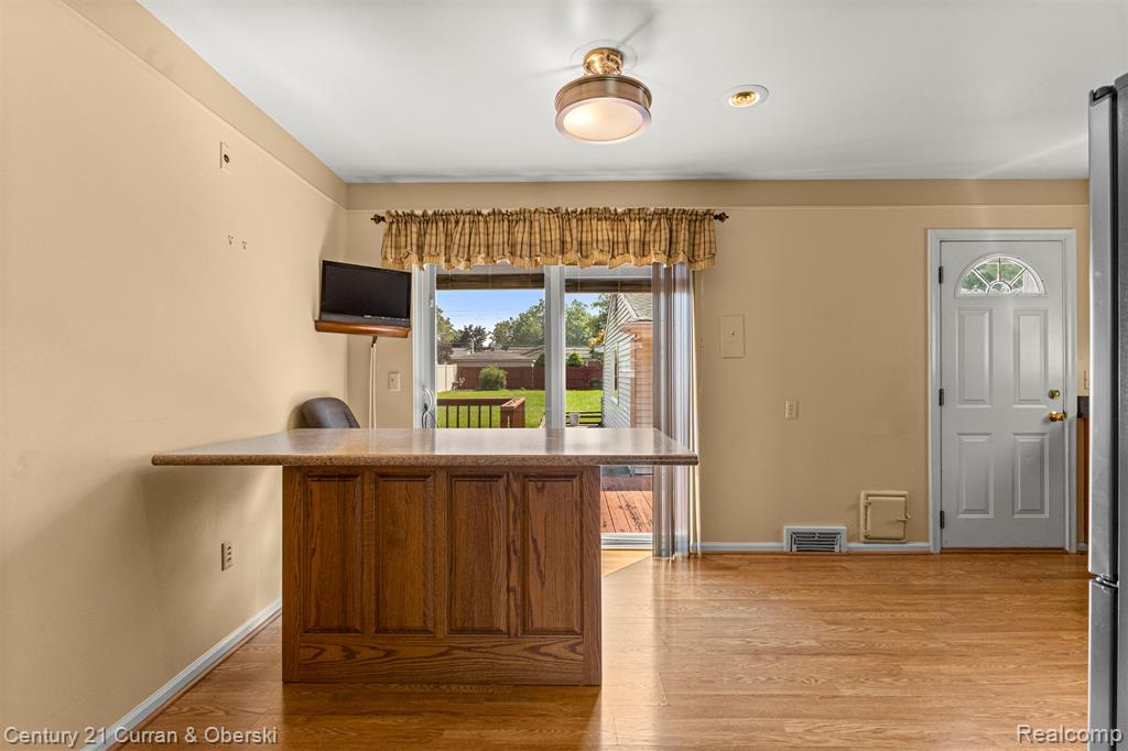 6106 N Charlesworth Street, Dearborn Heights, MI 48127 — Photo 12