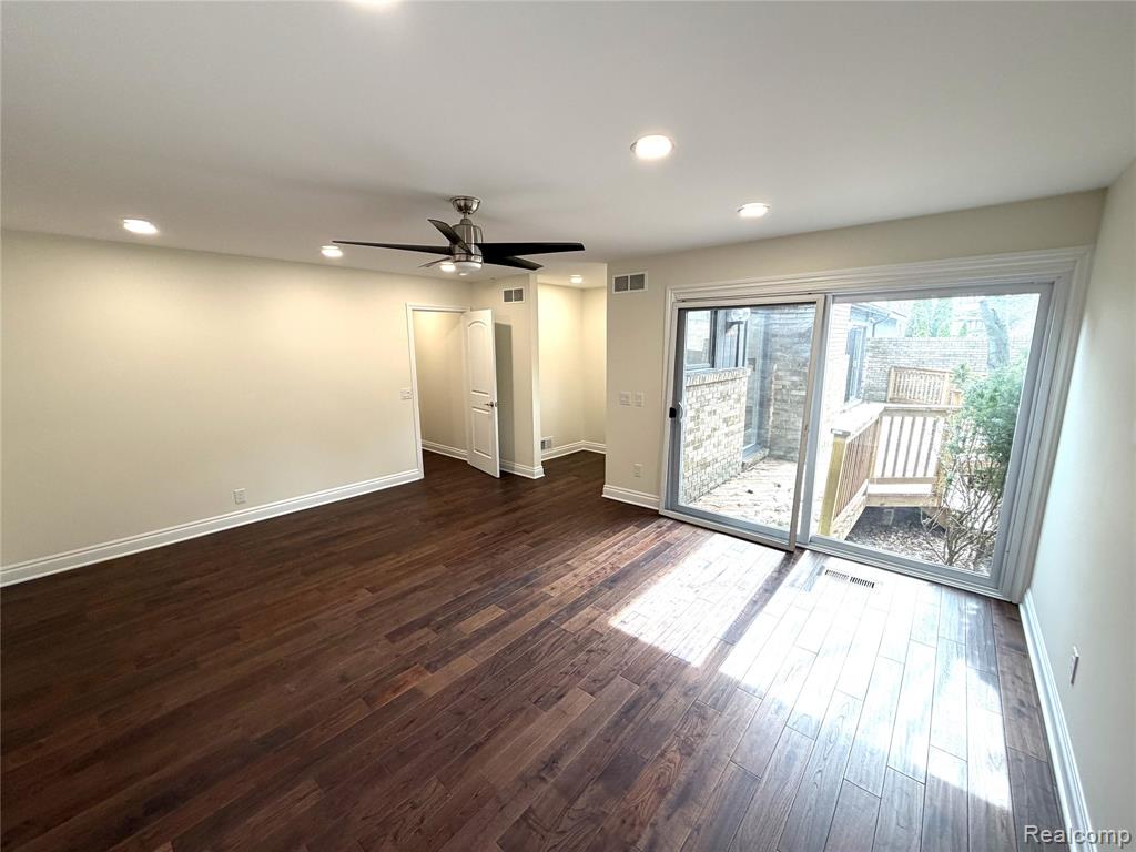 5525 Woodland Court, West Bloomfield, MI — Photo 39