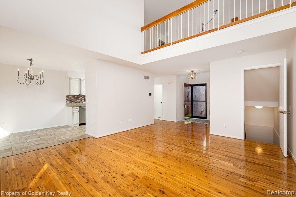 573 WINWOOD, Unit 34, Walled Lake, MI 48390 — Photo 4