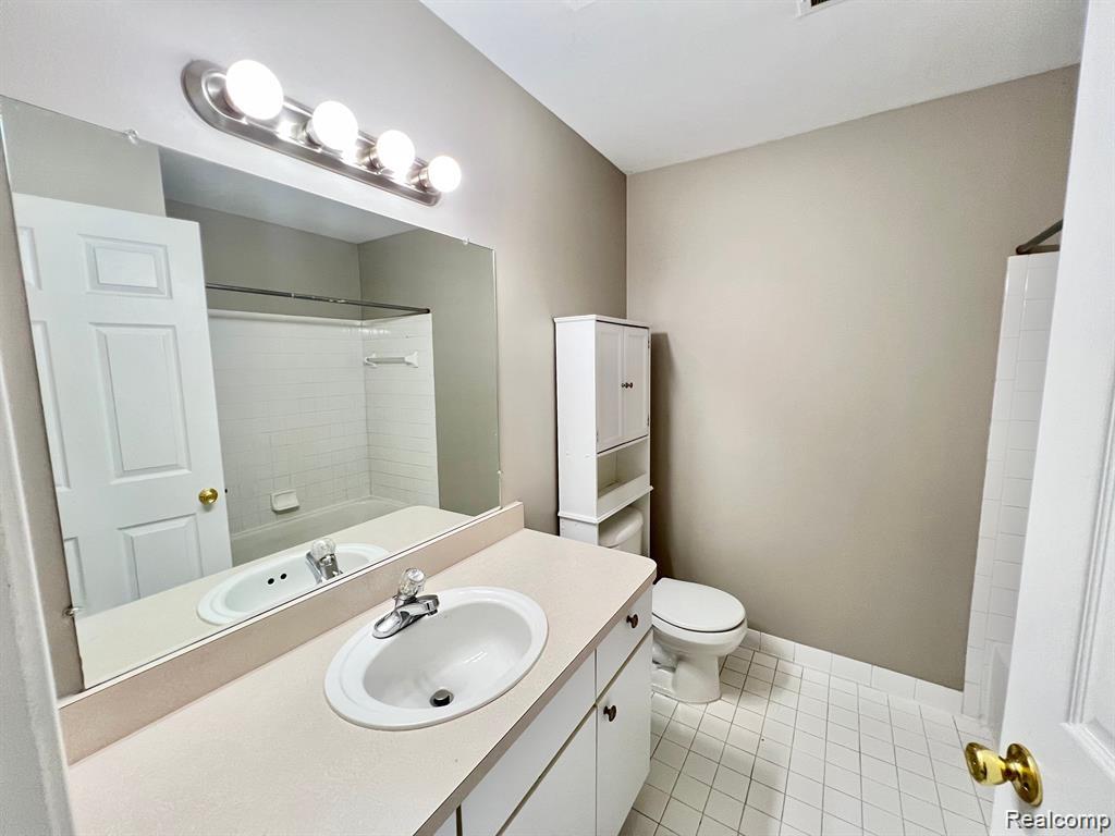 44522 Lakepointe Drive, Sterling Heights, MI 48313 — Photo 14