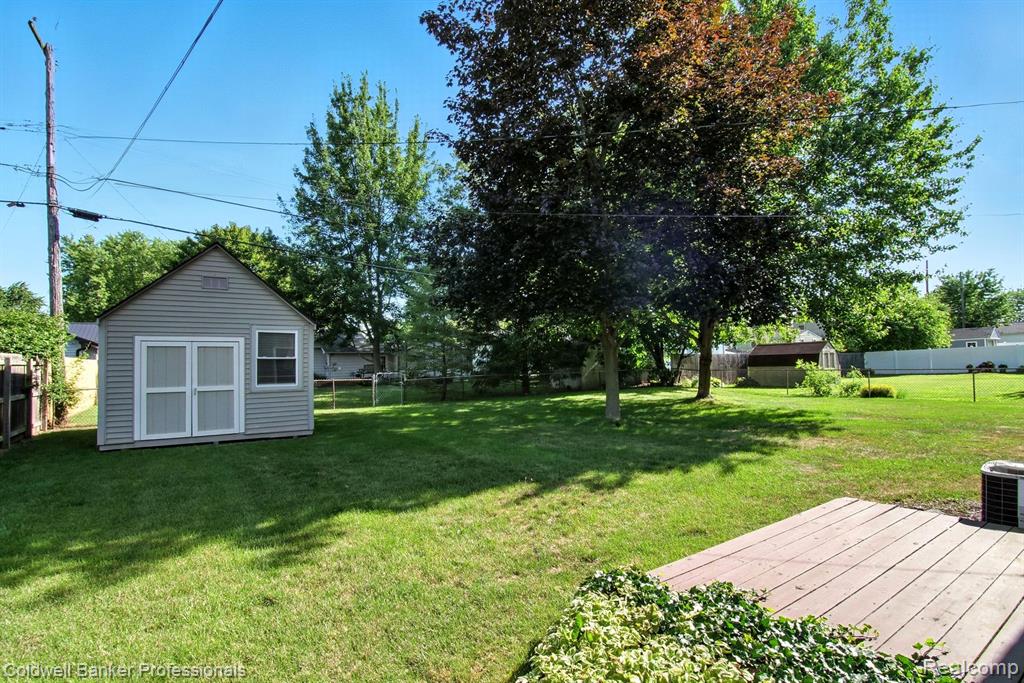 4022 Meigs Avenue, Waterford, MI 48329 — Photo 23