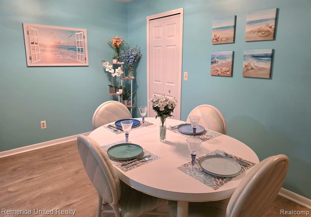 10228 Nancys Boulevard, 40, Grosse Ile, MI 48138 — Photo 2
