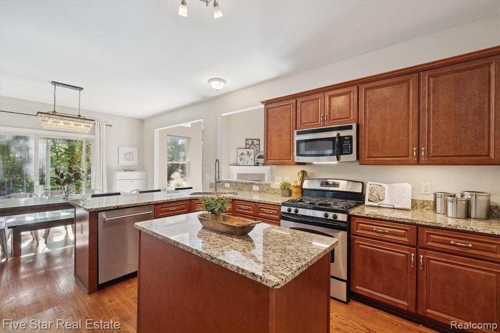 49529 TAFT Lane, Canton, MI 48188 — Photo 8