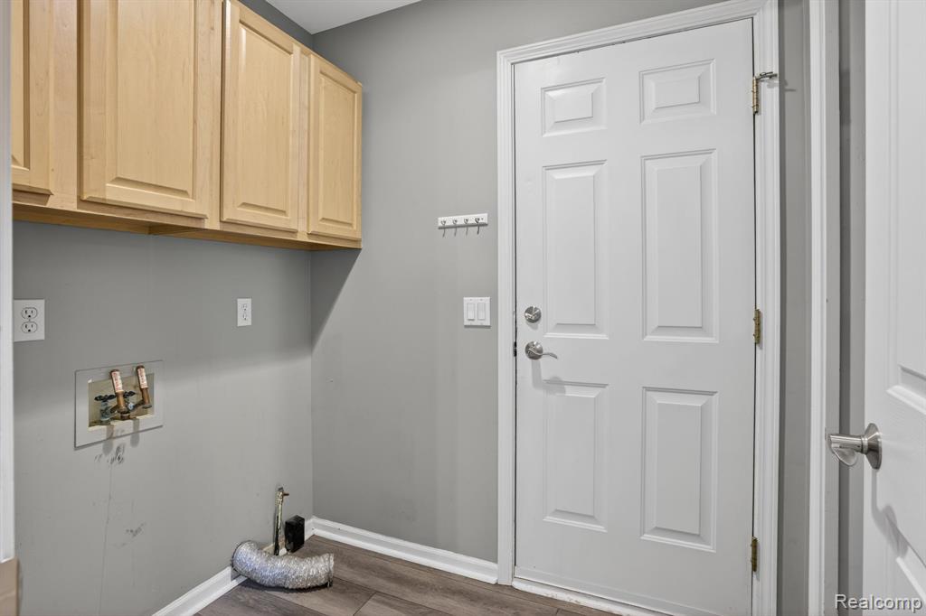 9055 Hegel Road, Goodrich Vlg, MI — Photo 30