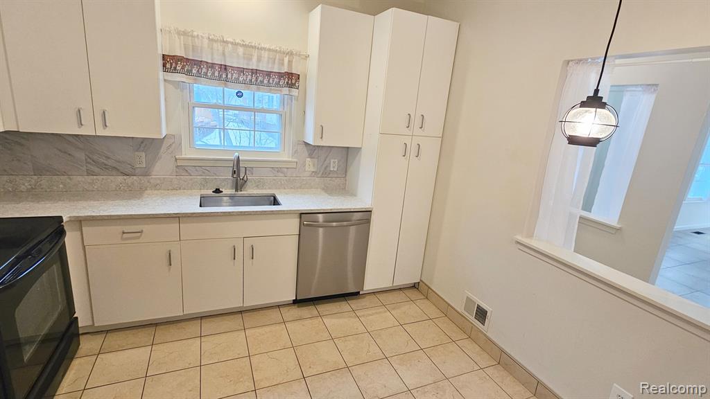 41780 WEBSTER, Novi, MI — Photo 6