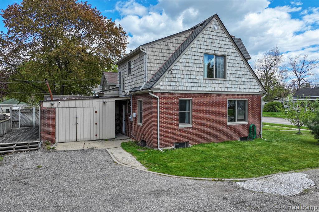 317 E Grand River Avenue, Fowlerville, MI 48836 — Photo 25
