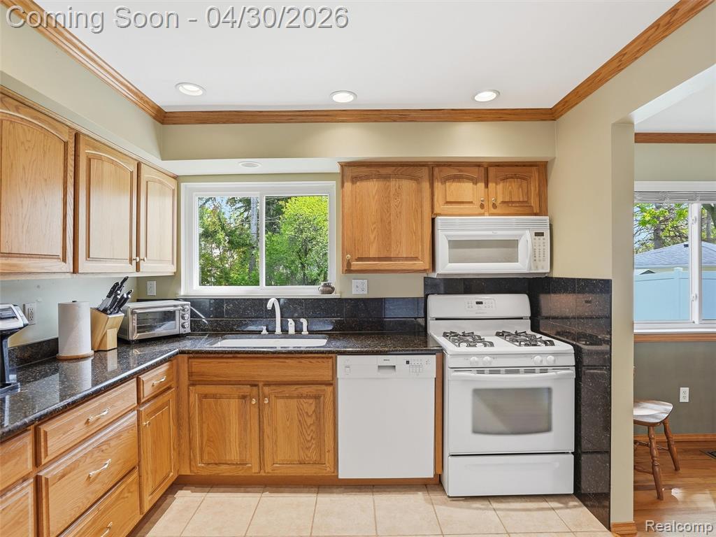 21222 Larkspur Street, Farmington, MI 48336 — Photo 12