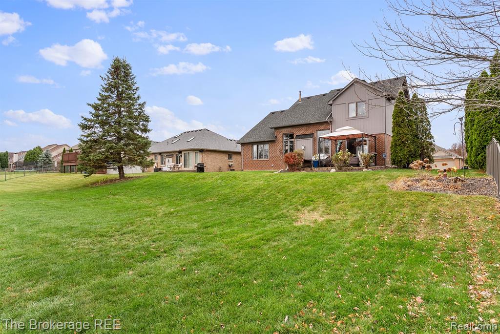 49730 WILLOWOOD Drive, Macomb, MI 48044 — Photo 43