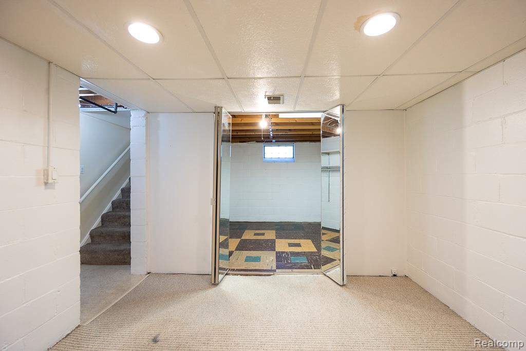 620 CATALPA Drive, Royal Oak, MI 48067 — Photo 16