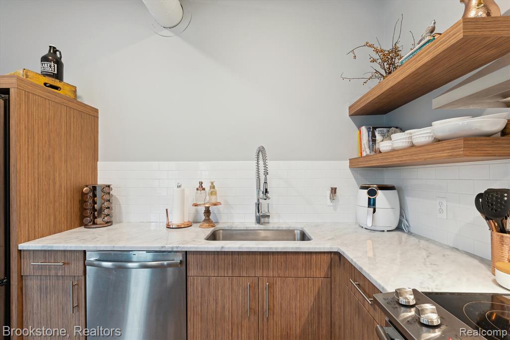 804 N MAIN Street, 2C, Rochester, MI 48307 — Photo 10