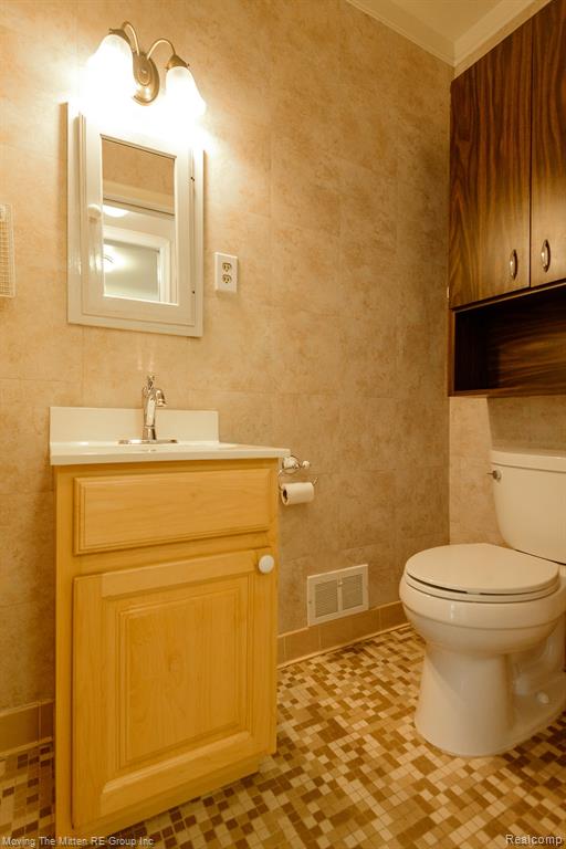 9668 Farmington Road, Livonia, MI 48150 — Photo 12