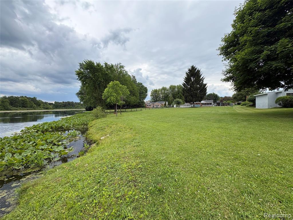 615 Senecal Street, Fenton, MI 48430 — Photo 2