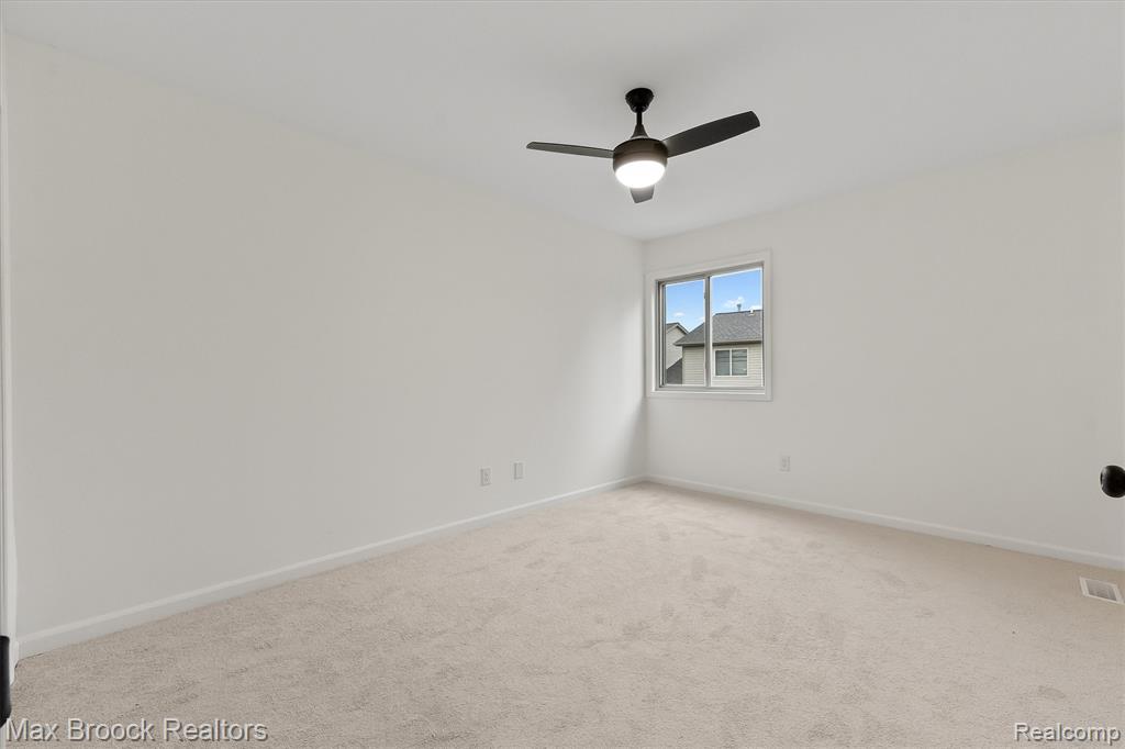 24530 Pineview Street, Oak Park, MI 48237 — Photo 21
