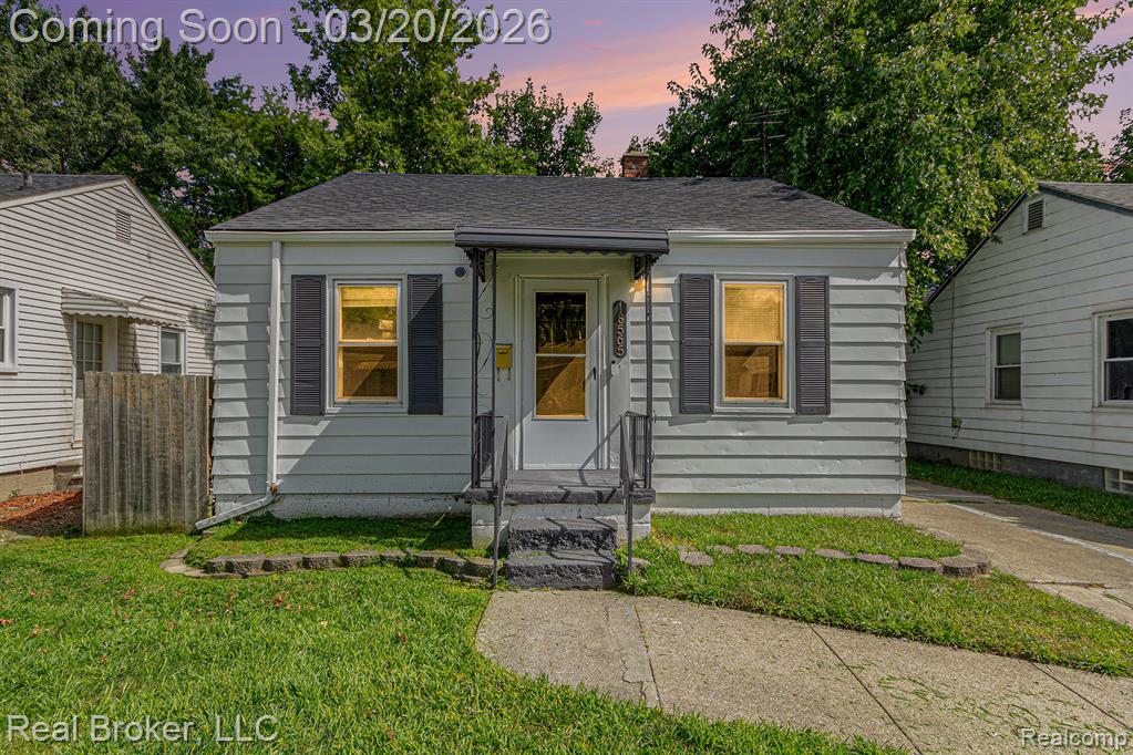 18565 Kenosha Street, Harper Woods, MI 48225 — Photo 2