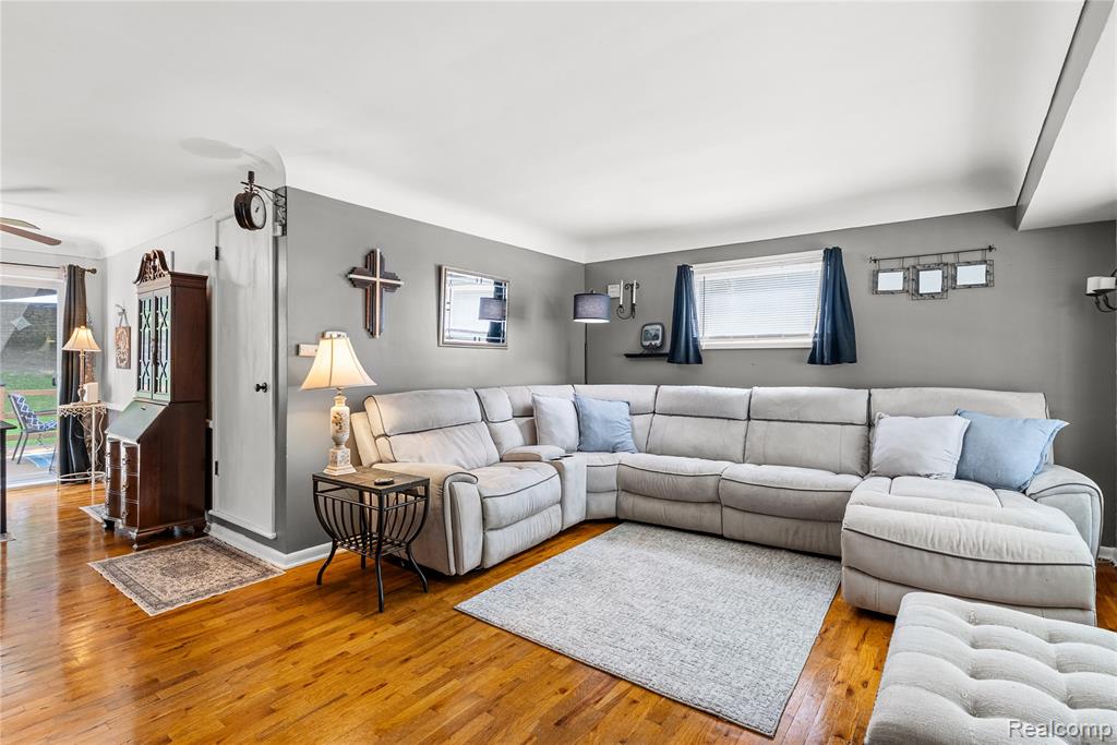 4602 Milton Drive, Flint, MI 48507 — Photo 11