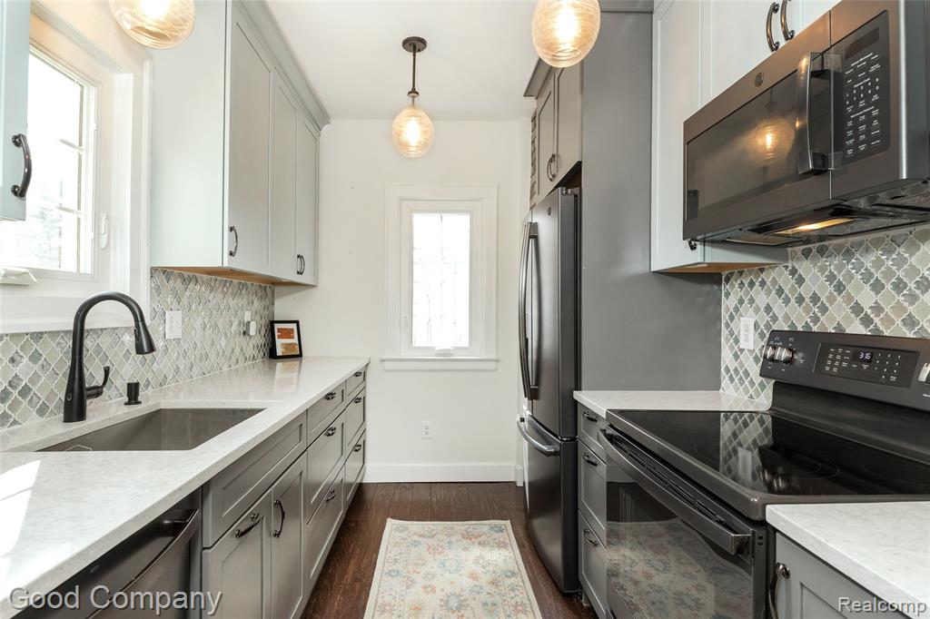 717 W 12 Mile Road, Royal Oak, MI 48073 — Photo 17