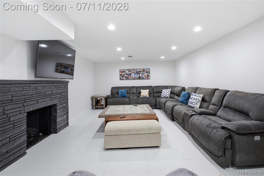 600 WOODCREST Drive, Dearborn, MI 48124 — Photo 39