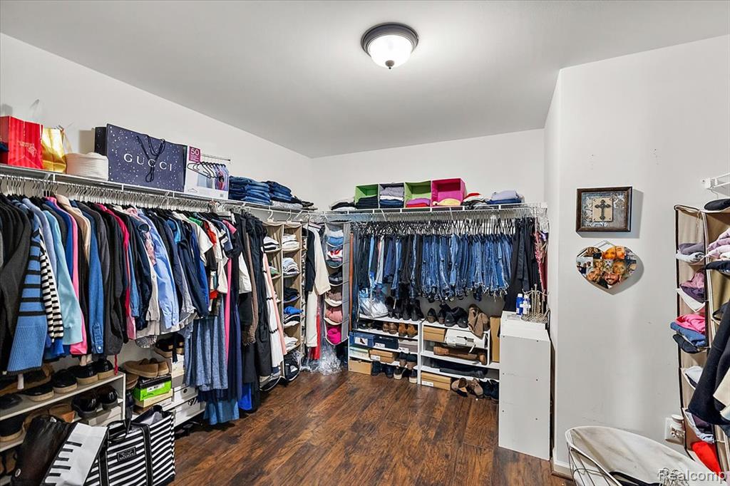 42512 Beechwood Drive, Sterling Heights, MI 48314 — Photo 35