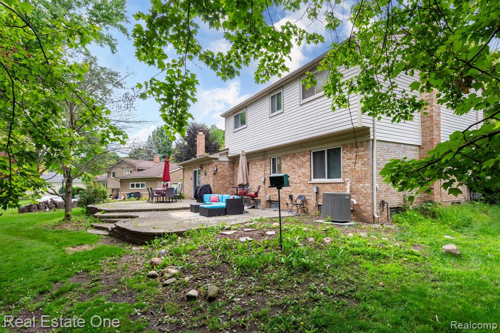 6011 Walker Drive, Troy, MI 48085 — Photo 38
