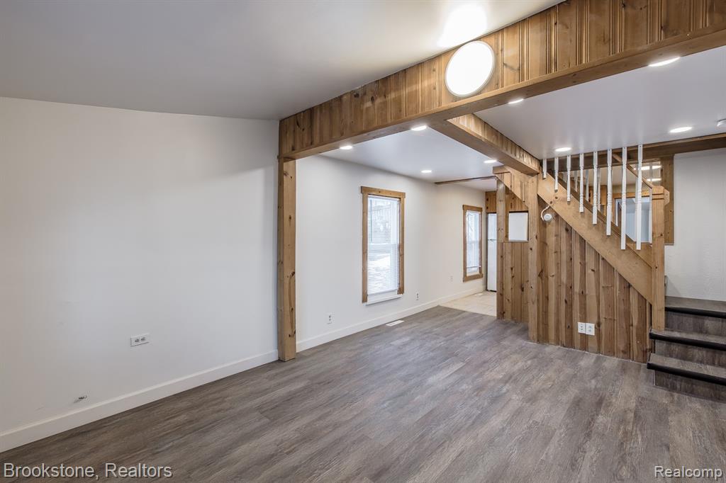 31 Heights Road, Lake Orion, MI 48362 — Photo 16