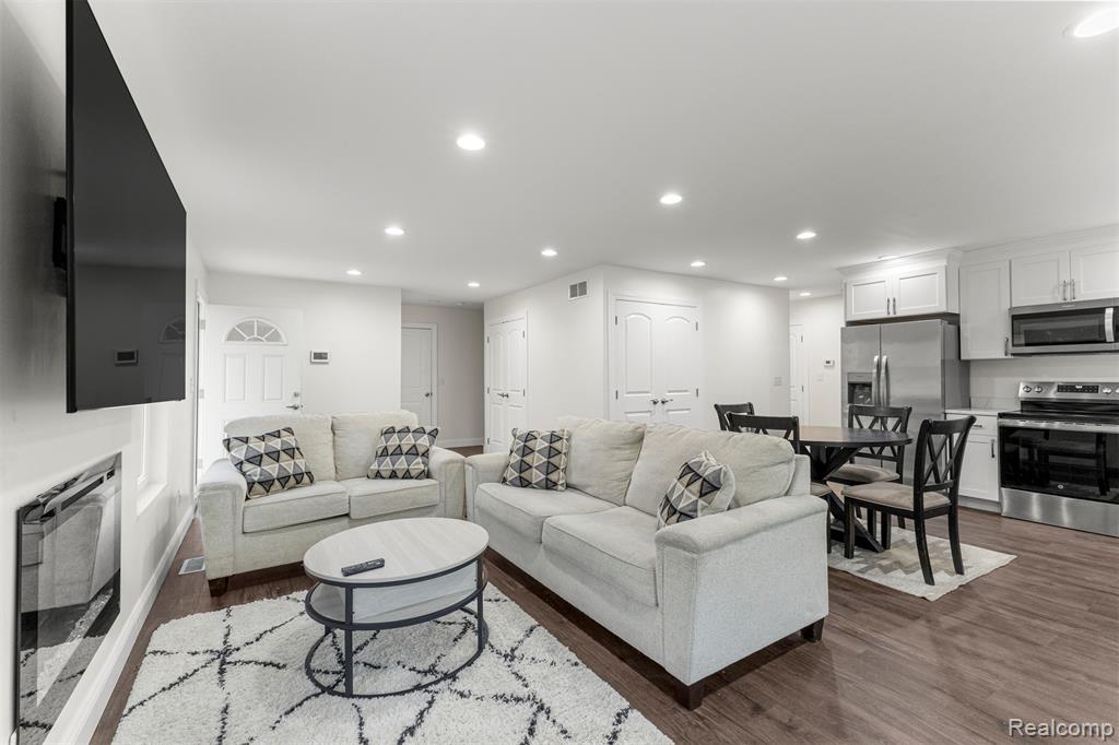 28202 Fortson Lane, Inkster, MI 48141 — Photo 5
