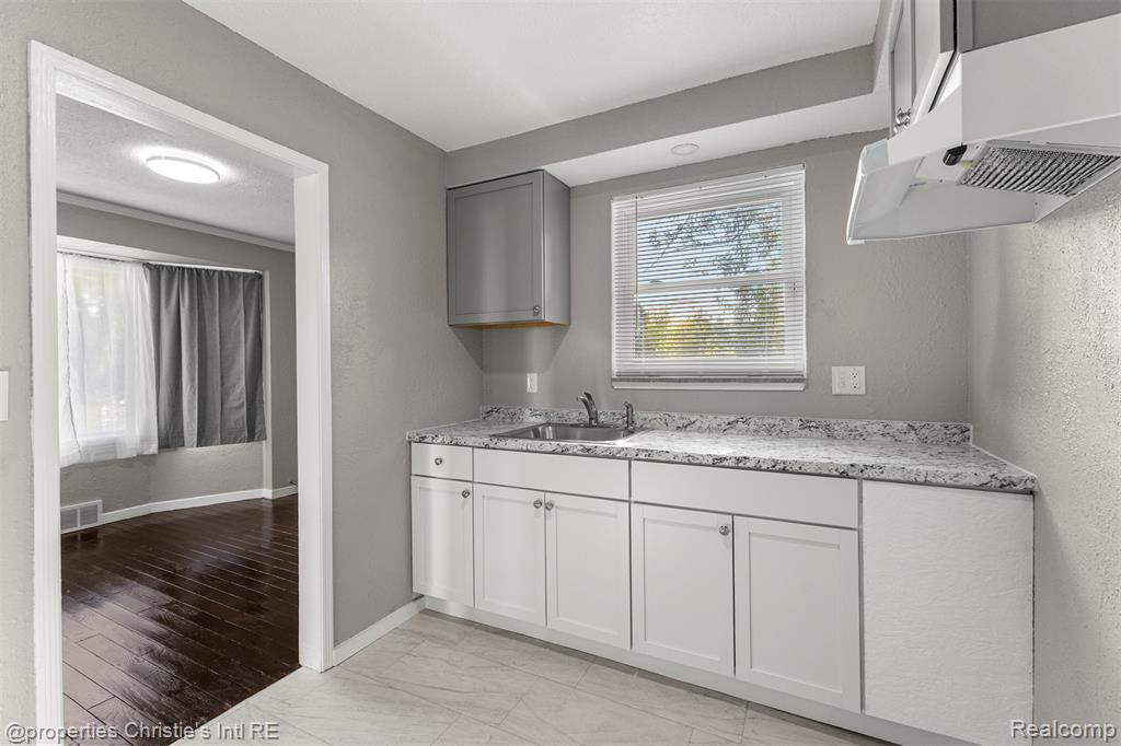 10842 Nottingham, Detroit, MI 48224 — Photo 11