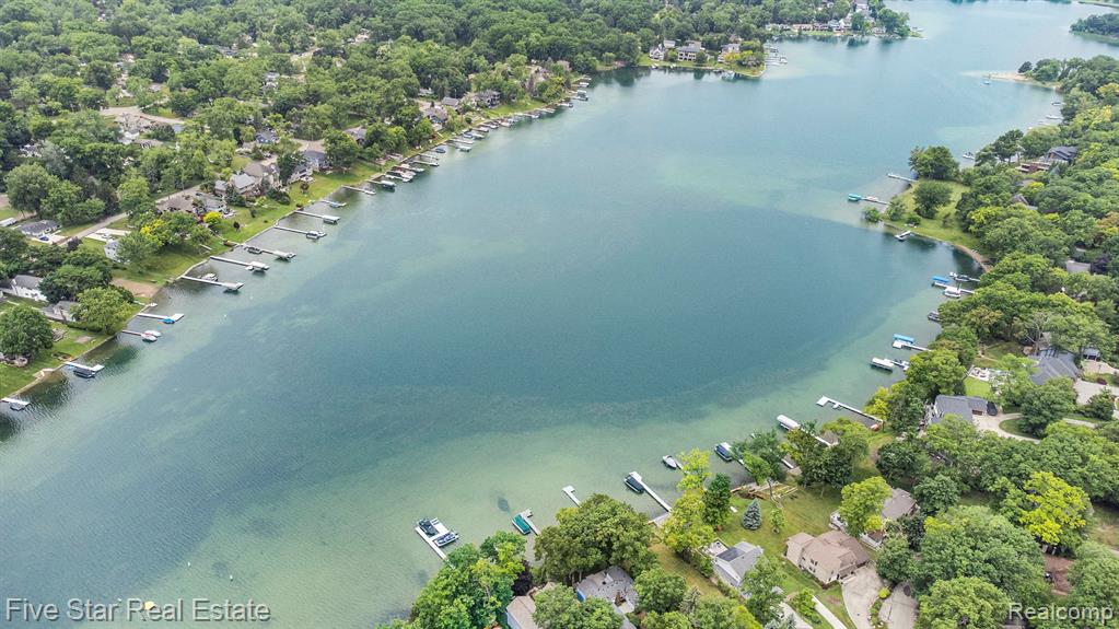 7025 Dandison Boulevard, West Bloomfield, MI 48324 — Photo 80