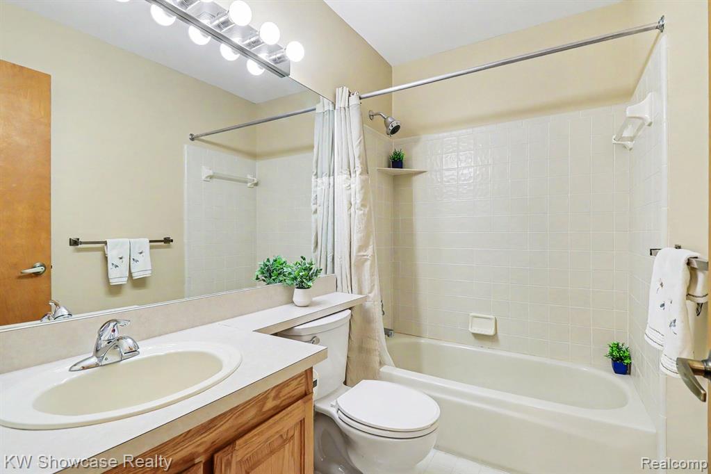 10100 Abrams, Brighton, MI 48114 — Photo 14