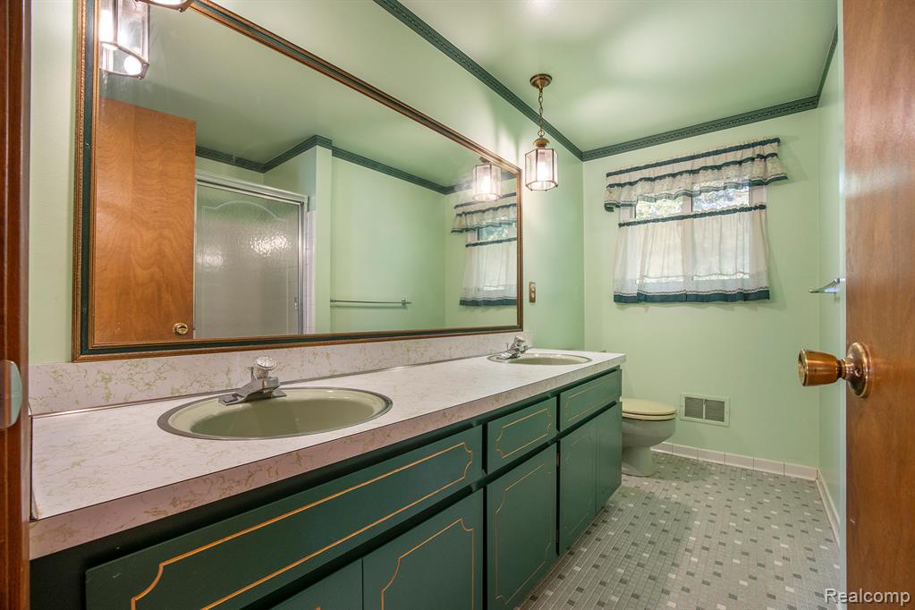 6603 Guildford Drive, Shelby Twp, MI 48316 — Photo 19