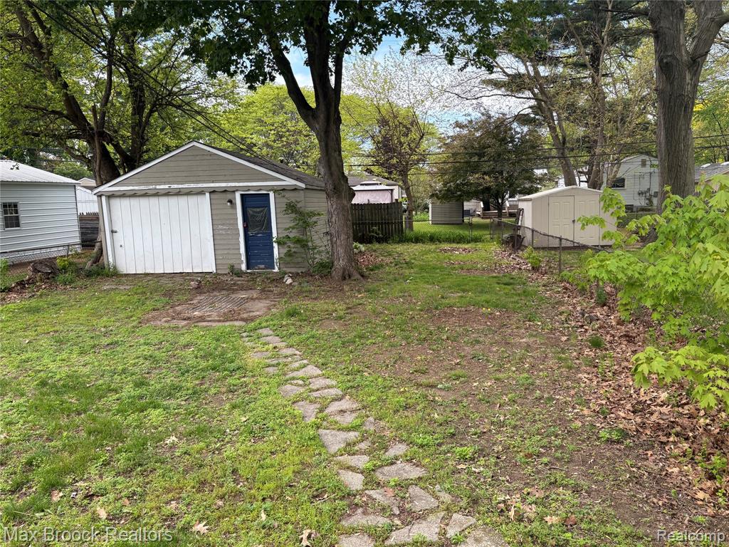 27871 HAMPDEN Street, Madison Heights, MI 48071 — Photo 8