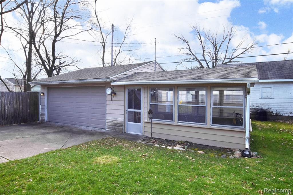 420 Burroughs Avenue, Flint, MI 48507 — Photo 16