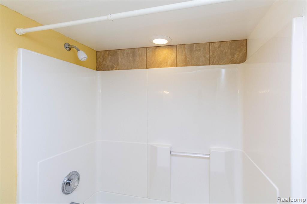 448 Ravencrest Lane, 50, Westland, MI — Photo 37