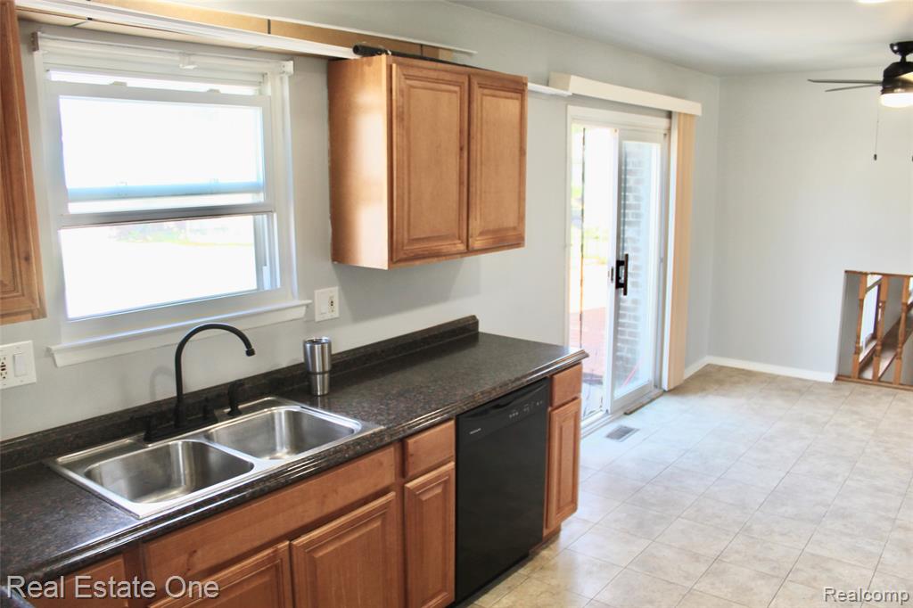 4549 Benjamin Drive, Sterling Heights, MI 48310 — Photo 4