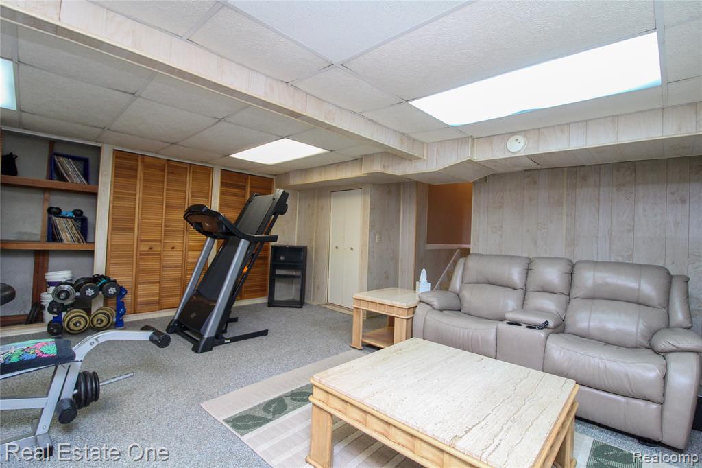 6942 Leslee Crest Drive, West Bloomfield, MI — Photo 20