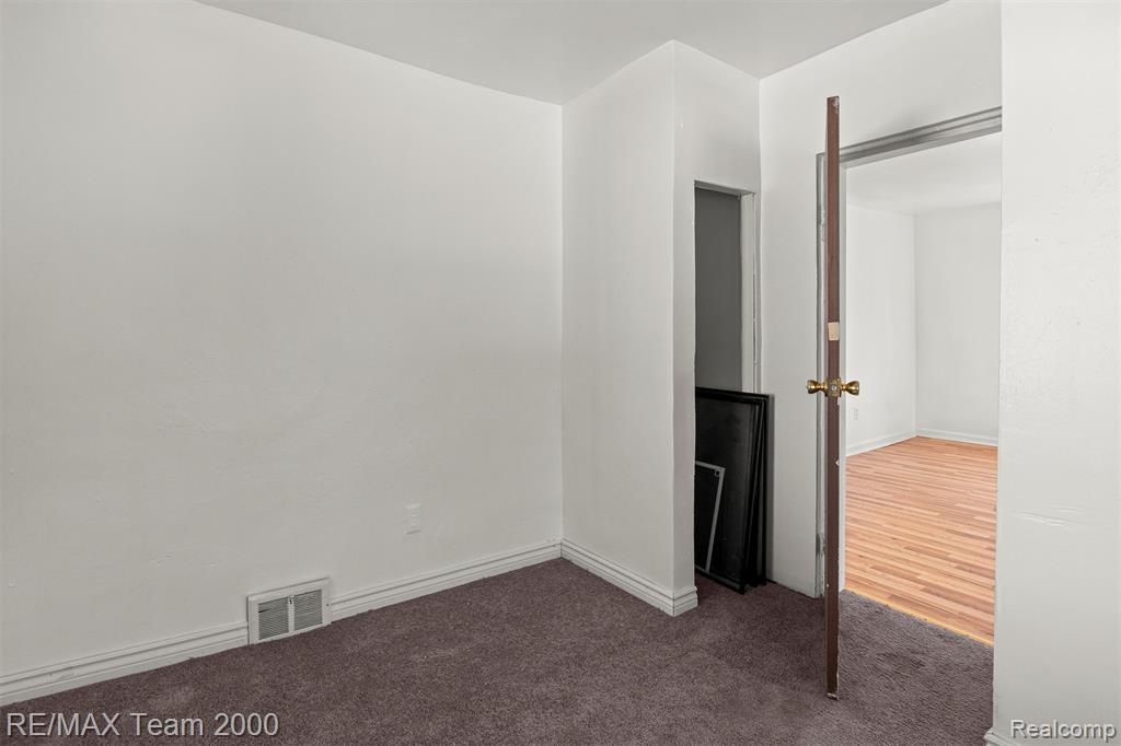 21304 Glen Lodge Road, Royal Oak, MI 48220 — Photo 13
