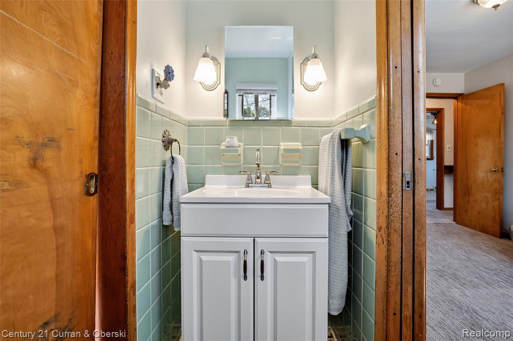 8224 N Evangeline Street, Dearborn Heights, MI 48127 — Photo 12
