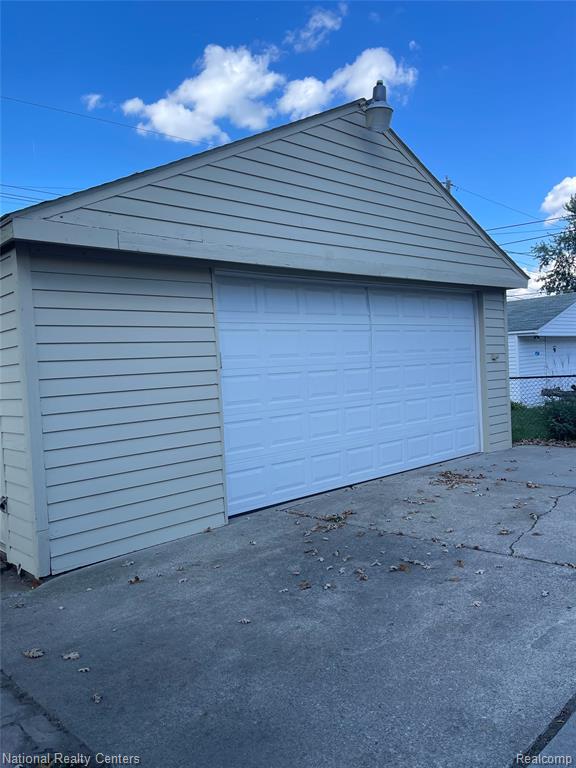 6747 Burnly Street, Garden City, MI — Photo 29
