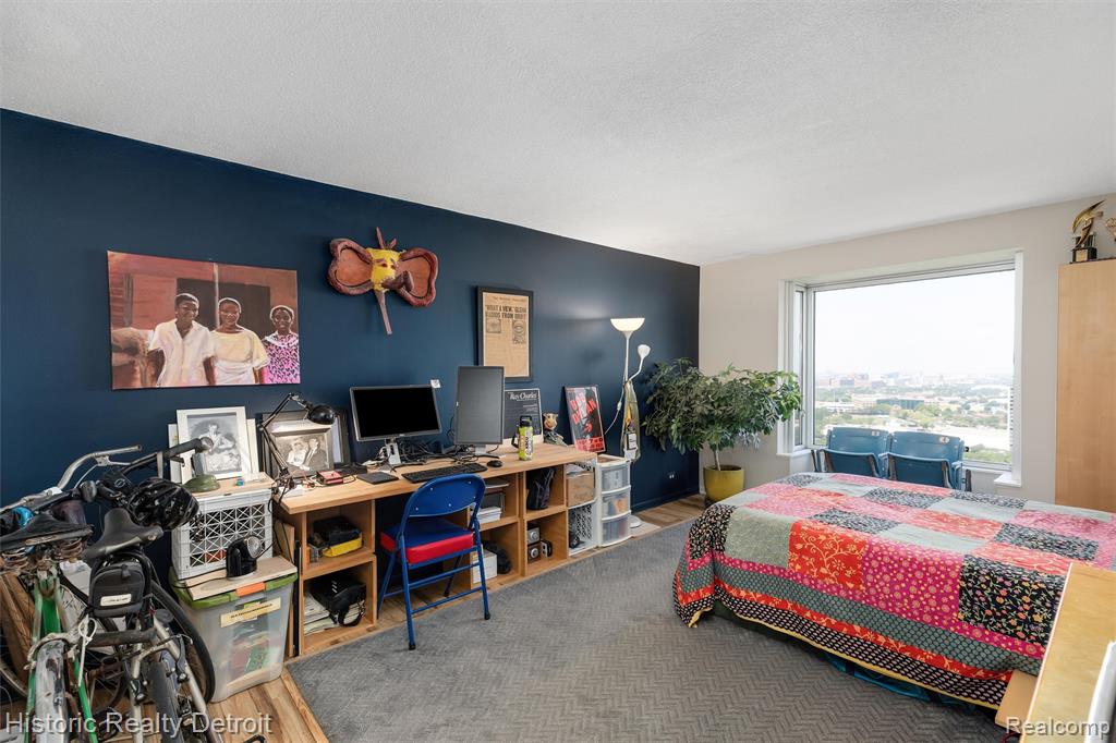 1300 E LAFAYETTE Street, 2408, Detroit, MI 48207 — Photo 9