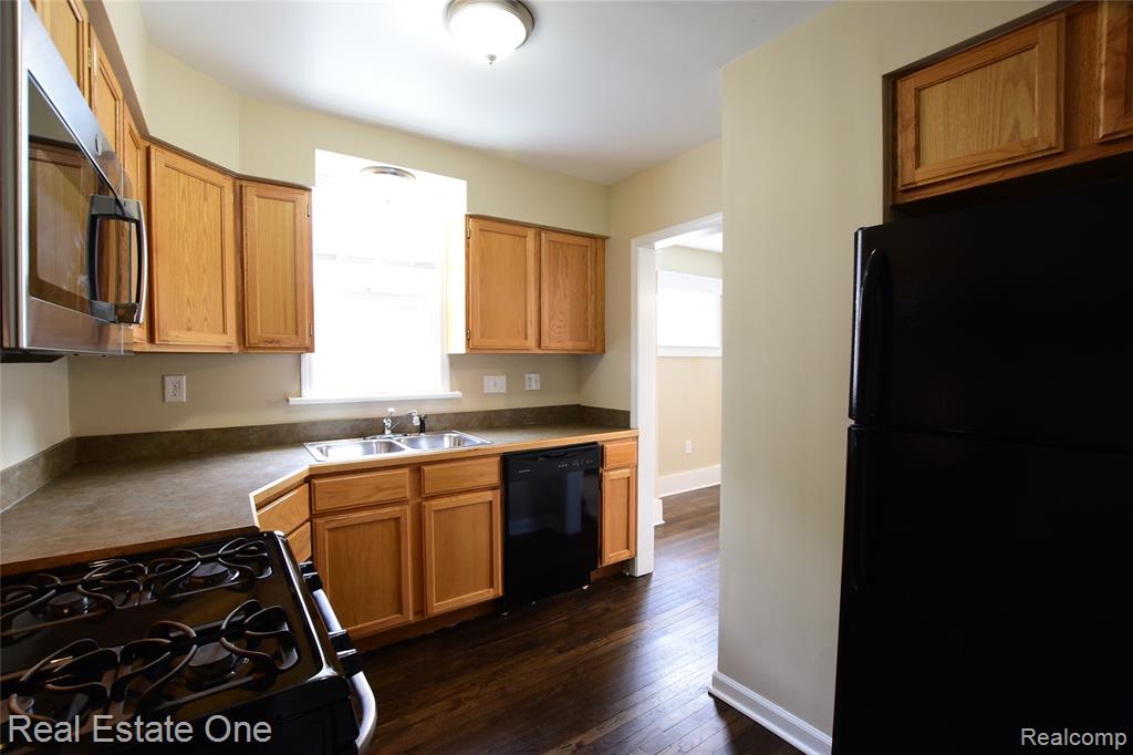 99 Chippewa Road, Pontiac, MI 48341 — Photo 12